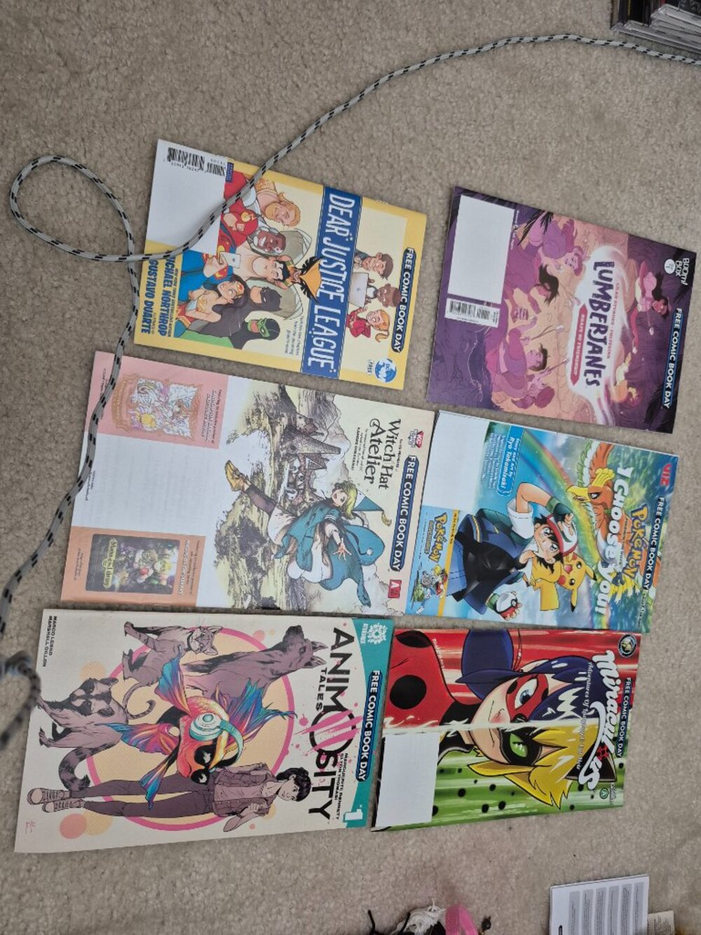 11  different  comics - Picture 2 of 3